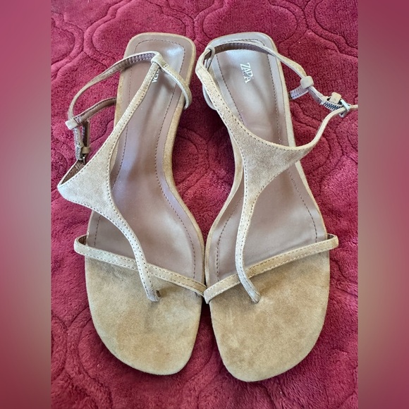 SUEDE KITTEN HEEL SANDALS, Size 39(8.5) - Picture 11 of 12